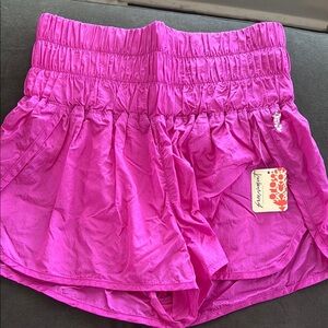 NWT Free People WAY HOME short
Vibrant color
New with tags
Built in underwear